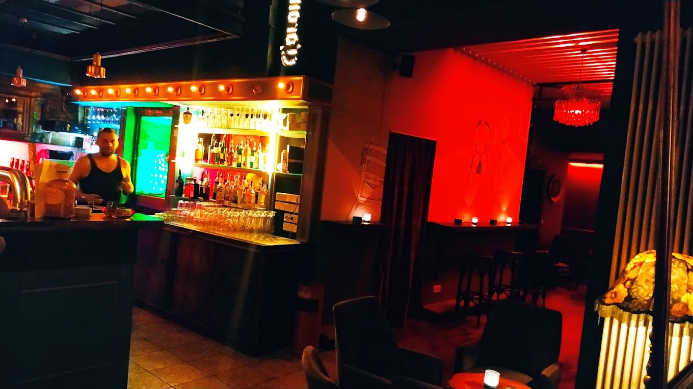 Capture Bar - The cozy gay bar in the heart of Berlin